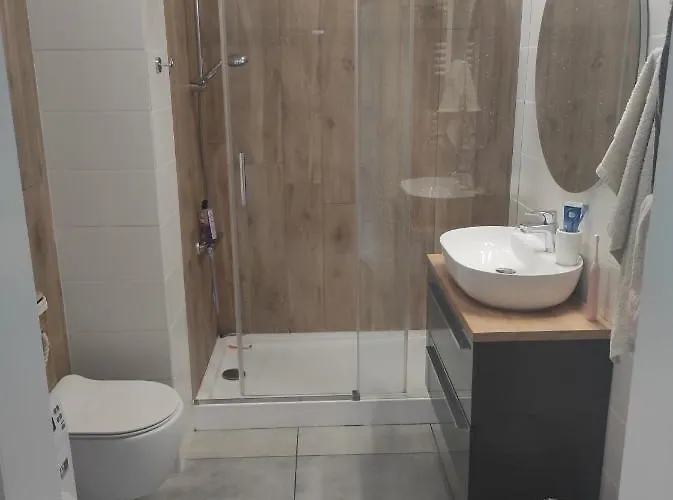 Momula's Seaside Apartman *